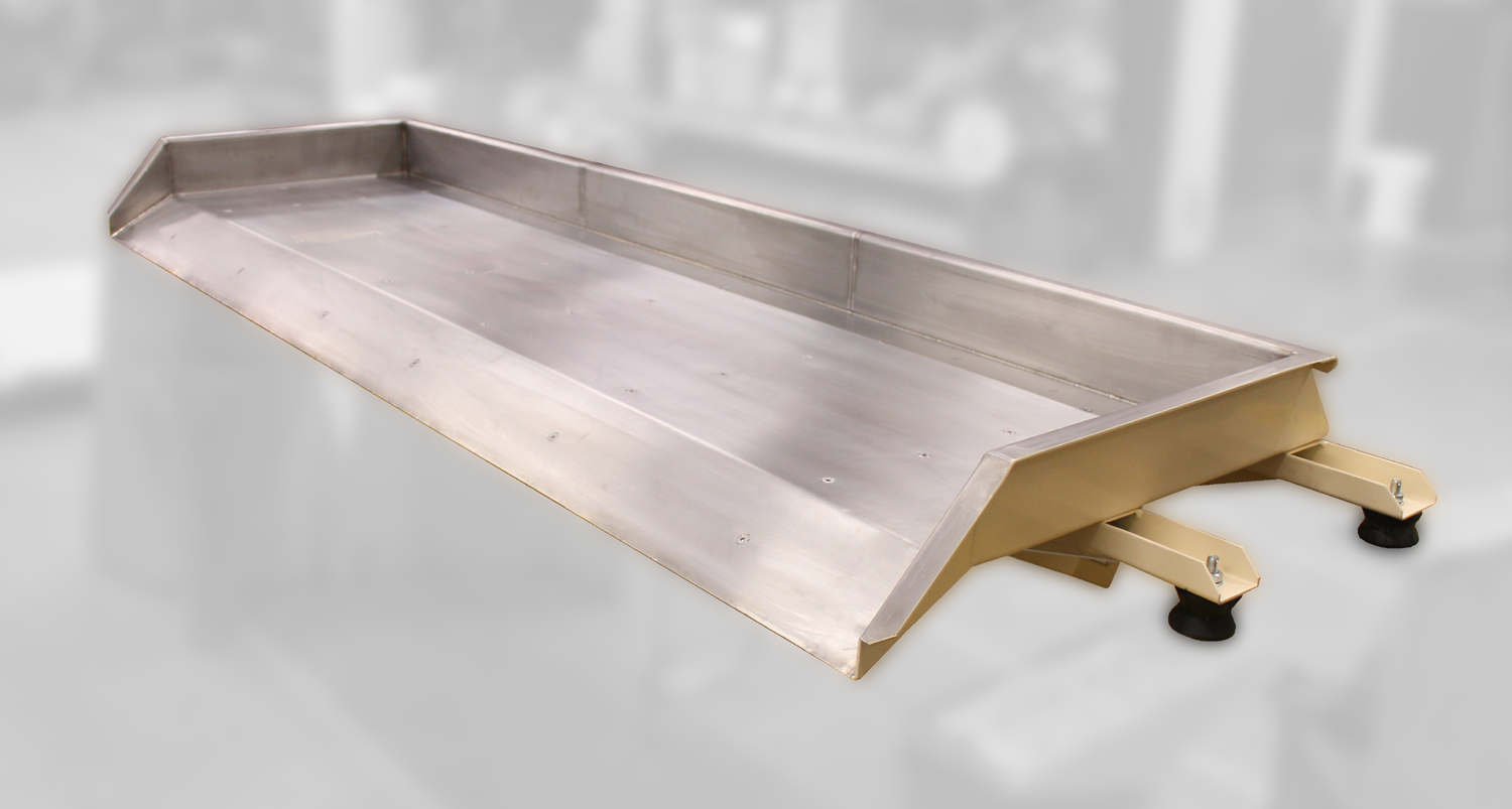 Single Drive Wide and Short Vibrating Feeder by Applied Vibration Ltd